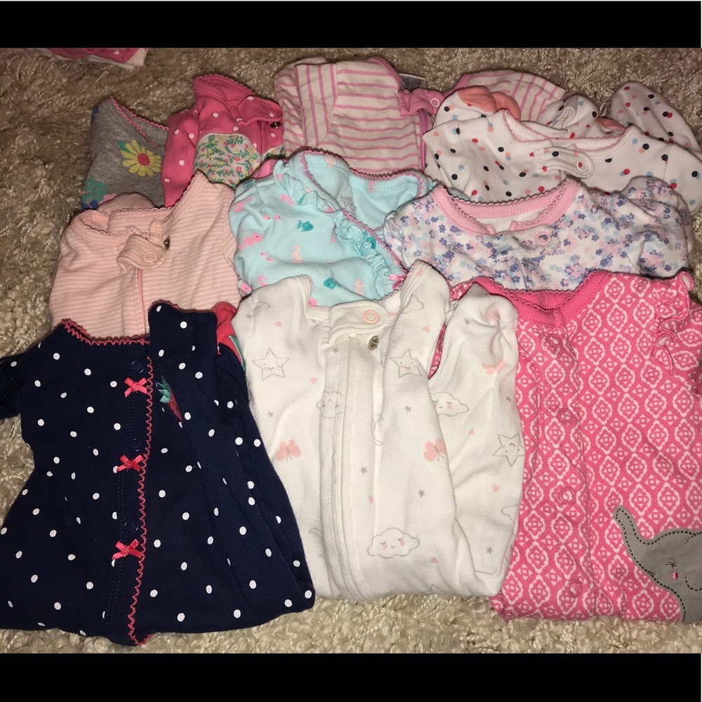 Ten newborn sleep and plays